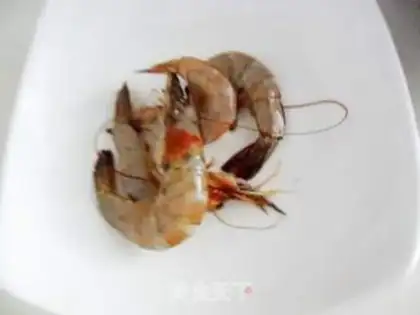 Make Tomato eggs and shrimp noodles step 1