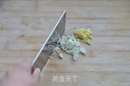 Make Egg lion head step 1