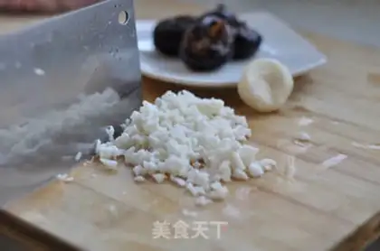 Make Egg lion head step 2
