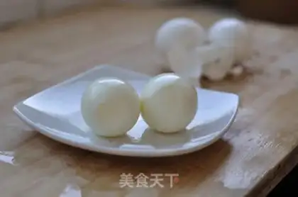 Make Egg lion head step 7