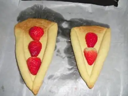 Make Eggbox strawberry butter tower step 7