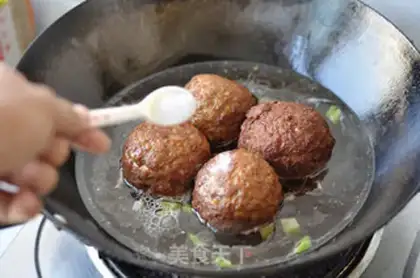 Make Egg lion head step 15