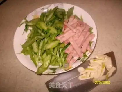Make Creamed eggs step 1