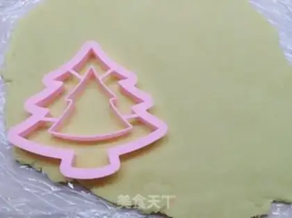Make Christmas cookies step 2