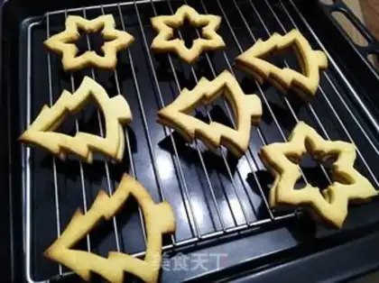 Make Christmas cookies step 3