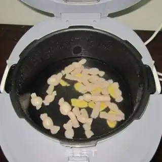 Make Little intestine soup pot step 2