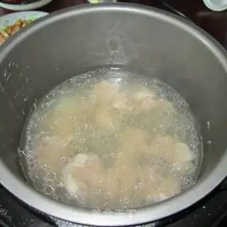 Make Spicy radish pot step 1
