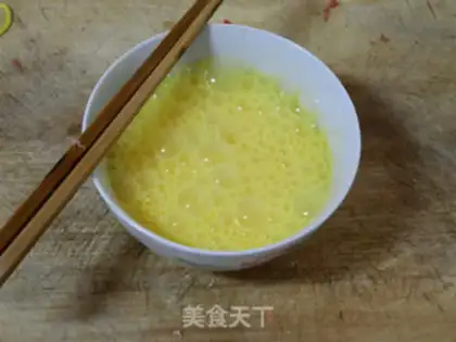 Make Pork fried eggs step 1