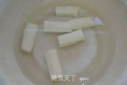 Make A fruit mountain pill step 2