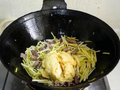 Make Pork fried eggs step 7