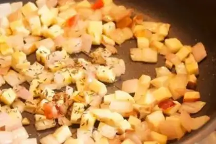 Make Tomato mushroom pasta with roast chicken leg step 5