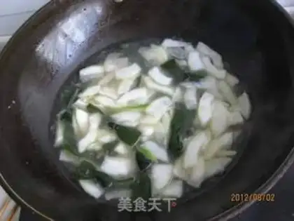 Make Poonmelon with flowers and soup step 7