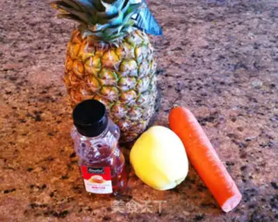 Make Carrot pineapple apple juice step 0
