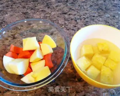 Make Carrot pineapple apple juice step 1