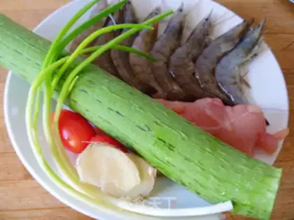 Make Shrimp chicken silk melon step 0