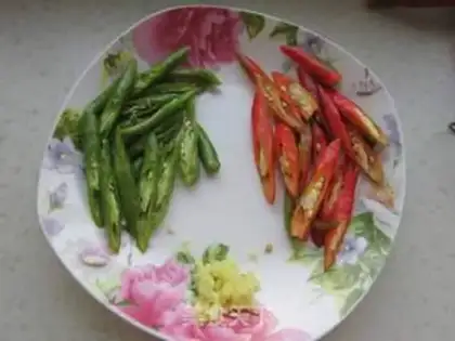 Make Twin peas, fried meat step 1