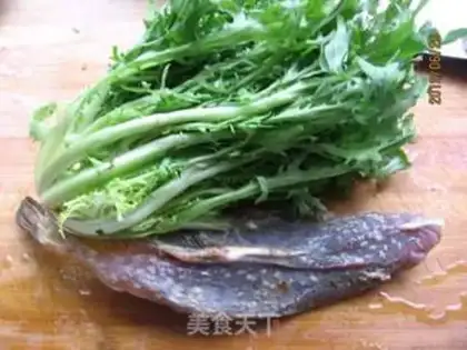 Make Garlic greasy ass-dry fish step 0