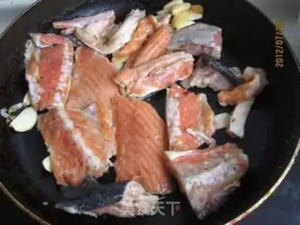Make Garlic black pepper salmon chops step 5