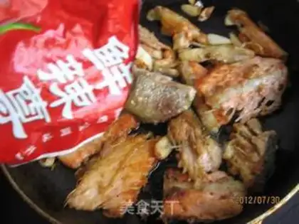 Make Garlic black pepper salmon chops step 6