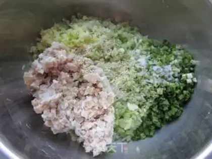 Make Three-grenade buns step 1