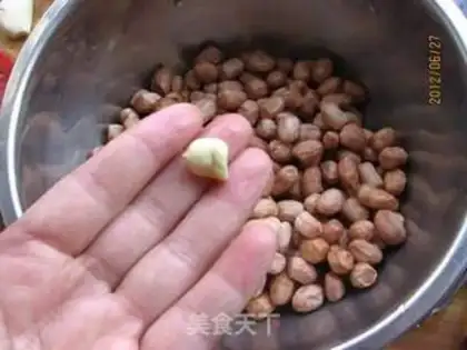 Make Spicy peanuts step 3