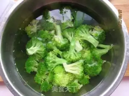 Make Shrimp balls with eggplant juice step 1