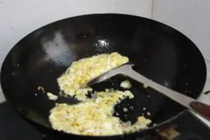 Make Fresh cucumber egg fried rice step 2
