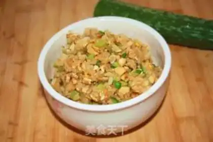 Make Fresh cucumber egg fried rice step 5