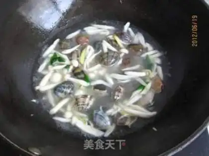 Make Seafood mushrooms and toad soup step 7