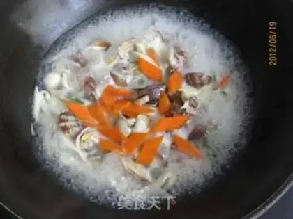 Make Seafood mushrooms and toad soup step 8