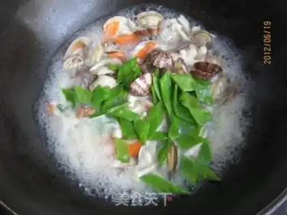 Make Seafood mushrooms and toad soup step 9