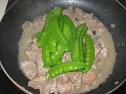 Make Beef fried Dutch beans step 8