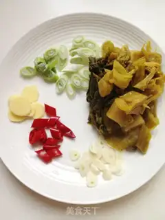 Make Sour soup and pig bones step 3