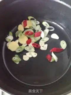 Make Sour soup and pig bones step 4