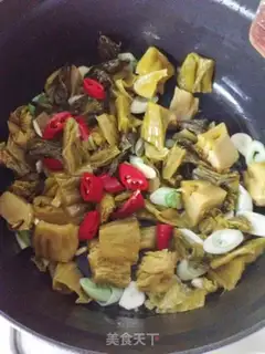 Make Sour soup and pig bones step 5