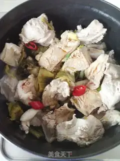 Make Sour soup and pig bones step 6