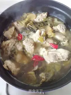 Make Sour soup and pig bones step 7