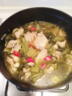 Make Sour soup and pig bones step 8