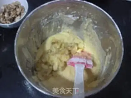 Make Banana walnut marfin step 5
