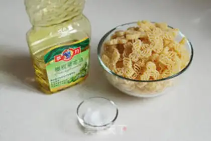 Make Sour cream reindeer macaroni step 0
