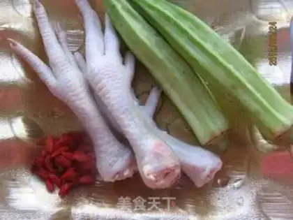 Make Autumn chicken claw soup step 0