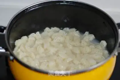 Make Sour cream reindeer macaroni step 3