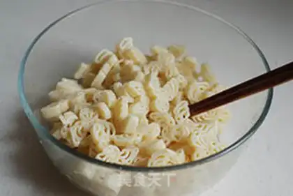 Make Sour cream reindeer macaroni step 5