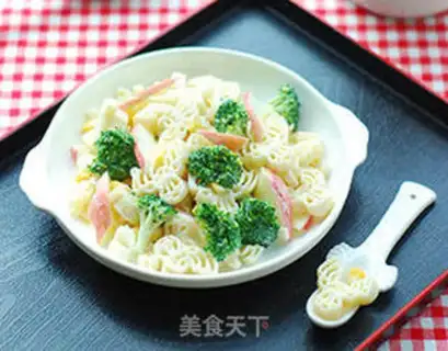 Make Sour cream reindeer macaroni step 9