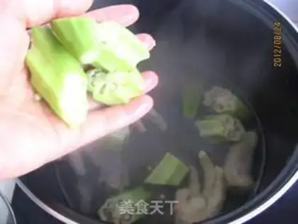 Make Autumn chicken claw soup step 10