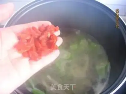 Make Autumn chicken claw soup step 12