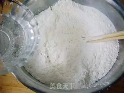 Make Old Beijing chicken roll step 2