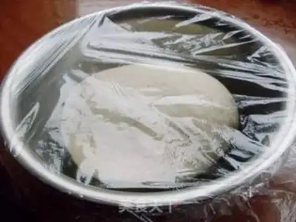 Make Old Beijing chicken roll step 4