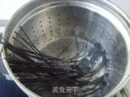 Make Smoky fish noodles step 2