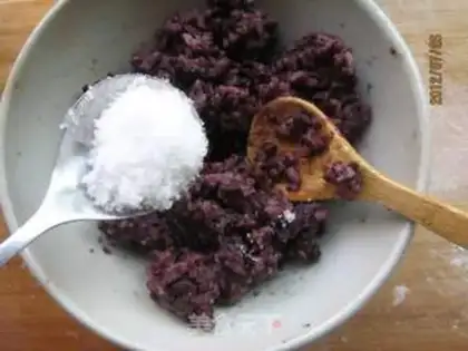 Make Black rice raisins step 2